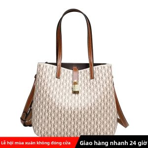 Túi Đeo Vai Nữ CH Cỡ Lớn Kiểu Dáng Đơn Giản Sang Trọng Chất Liệu PVC Có Ngăn Trong Màu Trơn