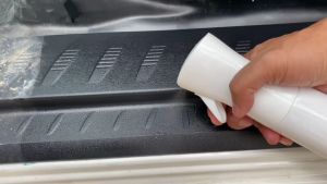 ผลิตภัณฑ์ เคลือบยางดำ ล้อแม็กซ์ กันชนขอบคิ้ว ไฟเบอร์การส ห้องเครื่อง สูตรซิลิโคนออยล์กันน้ำ100%ปริมาณ 100 มล.