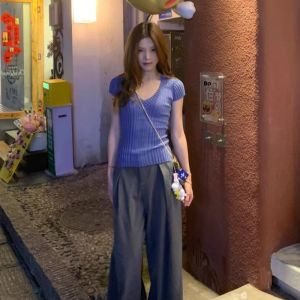 VKSOD | Áo sơ mi cổ chữ V tay ngắn dệt kim ôm vừa vặn phong cách Pháp cổ điển dành cho nữ mùa hè 2025 thiết kế mới Áo sơ mi nhỏ