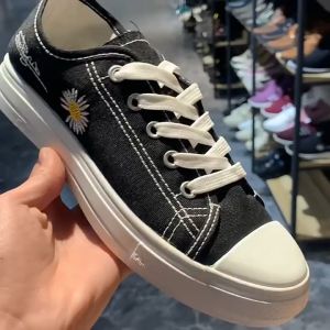 (ซื้อ 1 แถม 1) รองเท้าผ้าใบผู้หญิงปิดหัวเปิดส้น ผ้าใบเปิดส้น ผูกเชือก พร้อมส่งในไทย