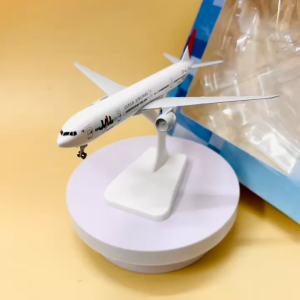 Máy Bay Boeing 777 hãng hàng không JAL Japan Airlines Tỉ Lệ 1:400 Bánh Xe Liền Thân Phiên Bản Cao Cấp