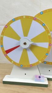 Vòng quay 12 ô nhỏ ô to hot trend 2026 trắng đỏ bằng gỗ MDF chống nước an toàn