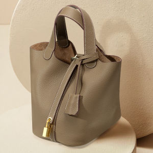 Soft Togo Cowhide Bucket Bag Womens Handbag Top Layer Leather Fashionable Casual Zipper Closure Medium Size Pure Color
