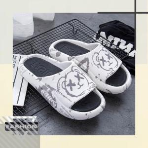 สินค้า LHshoess 🌞รองเท้าแตะ พิมลาย รองเท้าแตะแฟชั่นสวม นุ่มสบายเท้า สำหรับผู้ชายและผู้หญิง 🍒