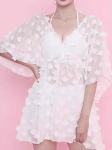 ชุดว่ายน้ำบิกินี่ลูกไม้ ชุดสามชิ้น ฤดูร้อน 2024 เสื้อคลุมกันหนาวแบบมีฮู้ด แขนยาว กระโปรงสั้น เอวกลาง สไตล์สตรีท