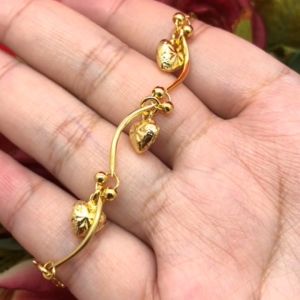 สร้อยข้อมือทองลายเถาวัลย์ห้อยจี้หัวใจจิกลาย ความยาว 7 นิ้ว งานสวย ชุบทอง ข้อมือแฟชั่น ทองปลอม ใช้ได้ทุกโอกาส พร้อมส่ง