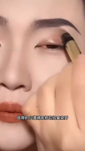 Extraction High Gloss Eye Shadow ปากกาอายแชโดว์แผ่นกันน้ำเหงื่อไม่ย้อมสีอายแชโดว์สองหัว แผ่นอายแชโดว์สำหรับผู้เริ่มต้น อายแชโดว์สองหัว แวววาวละเอียดแวววาวสดใส