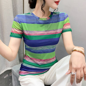 Yimei Áo thun nữ Quảng Châu xinh đẹp áo thun lưới định vị in ấn thời trang mùa hè 2023 Áo thun nữ tay ngắn cổ tròn ôm vừa trình diễn thời trang áo kẻ sọc Tây mỏng