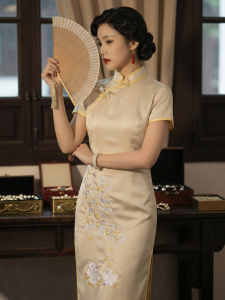 Yellow Fit and Flare Short Sleeve Cheongsam with Standing Collar and Embroidery