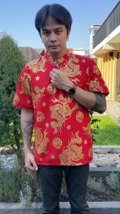 เสื้อคอจีนชายกระดูม 2 เม็ดสีแดงพิมพ์ทองลายมังกร