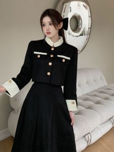 ชุดกระโปรงสั้นคอตั้งสองชิ้นสไตล์สั้นสีบล็อกสุดเก๋สำหรับฤดูใบไม้ผลิและฤดูใบไม้ร่วง ชุดกระโปรงสั้นสไตล์สุดเก๋สำหรับผู้หญิงวัยกลางคน