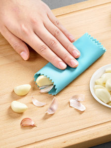Manual Garlic Peeler Kitchen Tool Silicone Garlic Head Slicer Banger Remover HiNinja XC-167 Easy to Use save Time in Kitchen