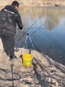 ที่ตั้งคันเบ็ดอลูมิเนียม 3 ขา วางคันเบ็ดได้ 7 คัน.อลูมิเนียมอัลลอยด์ ที่ยึดพับ ขาตั้ง ที่วางคันเบ็ด