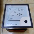 volt meter 96x96 500v merk KDE. 