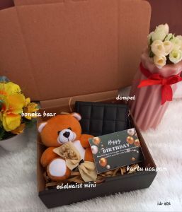 paket kado cewek ulang tahun hijab dan dompet free kartu ucapan/hampers cewek ulang tahun/gift box cewek ulang tahun