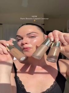 Rare Beauty | Bút Kẻ Môi Trong Suốt Rare Beauty Với Dầu Dưỡng Môi Bóng Mượt Căng Mọng Có Độ Bóng Cao Lâu Trôi Chống Nước.