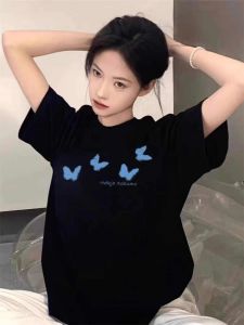 Kaos Wanita Lengan Pendek 2025 - Motif Kupu-Kupu Artistik Bahan Katun Combed Premium [Oversize Ukuran Besar + Desain Eksklusif] Gaya Retro Amerika Gratis Ongkir Kaos Streetwear Untuk Hangout Santai Gaya Sweet & Cool Baju Kasual Kerah Bulat Slim Fit