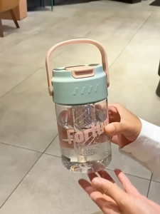 New water cup for girls with high appearance in summer large capacity new style straw cup portable in summer 800ml