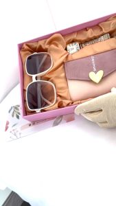 5 Popular Women's Light Luxury Fashion Quartz Watches & Square Diamond Jewelry Sets For Daily Wear As A Gift For Friends And Family