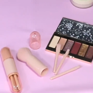4 in1 Travel Makeup Brushes Set Retractable Brush and 3 Small Brushes For Eye Small Portable For Touch Up