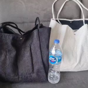 กระเป๋าสะพาย ขนาดใหญ่ ลูกฟูของ 2 สี ดำกับ ครีม กระเป๋าอเนกประสงค์