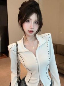 GUZILIAN | เสื้อยืดคอปกสไตล์อเมริกันย้อนยุคแบบลำลองพร้อมซิปหนักและไหล่เสริม เสื้อตัวบนทรงเข้ารูปไม่สมมาตรสำหรับสาวๆ