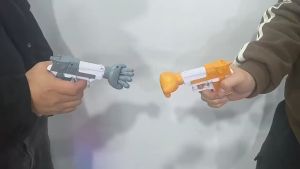 ผู้เล่นหลายคนให้ความยุติธรรมปืนต่อสู้ค้อนกรรไกรกรรไกรความคิดสร้างสรรค์ของเล่นอารมณ์บรรยากาศ เกมทายผลบรรยากาศการปลดปล่อยสิ่งประดิษฐ์เด็กโต๊ะเกมทำบุญไม้ปลาปืน