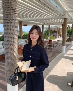 เสื้อแขนยาว คอกลม กระดุมหน้า เซ็ต2ชิ้น ปลายแขนติดกระดุม + กางเกงขากระบอกใหญ่ ซิปหน้า กระเป๋าหน้า-หลัง ดีไซน์เย็บเดินเส้นสีขาว ชุดสูท #10109