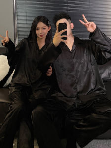 ชุดนอนผ้าไหมน้ำแข็งแขนยาวสำหรับคู่รัก ชุดนอนผ้าไหมน้ำแข็งฤดูใบไม้ผลิและฤดูใบไม้ร่วงสำหรับผู้ชายและผู้หญิง สีดำ ชุดนอนผ้าฝ้ายผสมผ้ากำมะหยี่สำหรับฤดูร้อน