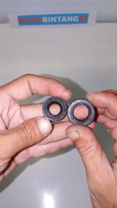 PAKET oil seal kruk as mesin potong rumput 2T sil krek as mesin potong rumput 2T crank shaft mesin potong rumput 2T