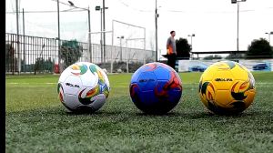 ลูกฟุตบอลหนังเย็บ มาตรฐานเบอร์ 5 Soccer Ball นิ่ม มันวาว และทำความสะอาดง่าย นักเรียนผู้ใหญ่เด็ก ฝึกฟุตบอล