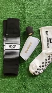 SET4 ชุดถุงเท้าพร้อมสู้ ถุงเท้าฟุตบอล ซื้อ1ได้4อย่าง เด็กเเละผู้ใหญ่ BEST SPORT ถุงเท้าตัดข้อ + ถุงเท้ากันลื่น + สนับเเข้งฟุตบอล + โคเเบน ถุงเท้า