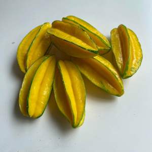 Replika buah belimbing (1pcs) / mainan anak / dummy buah / dekorasi meja makan