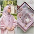 BUTTONSCARVES FARRA SQUARE. 