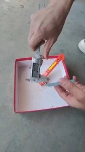 ค้อนนิรภัยรถยนต์ 2-in-1 สำหรับทุบกระจก เเละตัดสายเข็มขัดนิรภัย