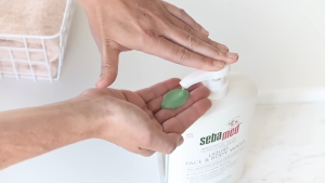 NEW PACKING!! Sebamed Liquid Face & Body Wash 300ml/1000ml (French Version - Without Box)
