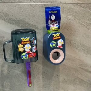 Bộ Cốc Đánh Răng Bằng Nhựa Gắn Tường Kèm Nhả Kem Họa Tiết Hoạt Hình Dễ Thương Chất Lượng Cao Cho Bé Yêu