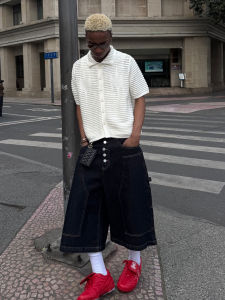 เสื้อคาร์ดิแกนคอปกสั้นถักแบบมีรูพร้อมลายดอกไม้สไตล์ลำลองสำหรับฤดูร้อน สวมใส่สบาย สไตล์ลำลอง สำหรับผู้ชาย