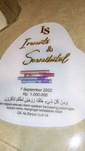 Desain Abstrak & Bahan Akrilik: Inspirasi untuk Lamaran & Hiasan Dinding