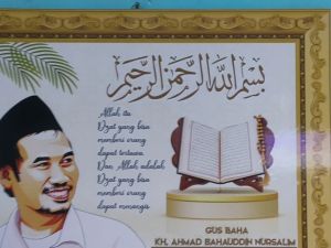 Poster Poto & Bingkai KH Bahauddin Gus Baha: Dekorasi Islam yang Elegan