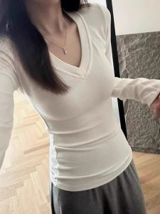 เสื้อแจ็คเก็ตสั้นทรงหลวมสไตล์ลำลองสำหรับผู้หญิงในฤดูใบไม้ร่วงปี 2024 สีเทา ผ้าขนสัตว์ กางเกงยีนส์ คอตั้ง ปกเสื้อโค้ท