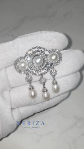 Neriza Jewelry เข็มกลัดเพชรเกรดพรีเมี่ยม ประกายไฟเทียบเท่าเพชรแท้ จัดส่งพร้อมกล่อง รหัสNP006