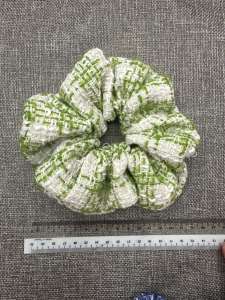 中发肠Flower Scrunchie Hair Tie