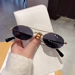 Fashion Brand Small Oval Pearl Frame Sunglasses for Women New Vintage Luxury Elegant Sun Glasses Ladies Outdoor Uv400 Eyewear