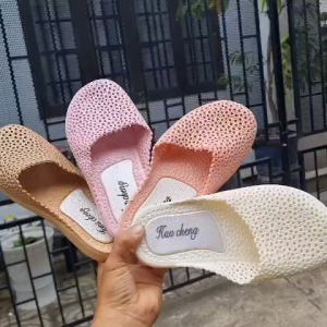 Dép Nữ Nhựa Dẻo Bít Mũi up lên size nha các nàng
