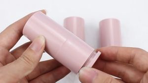 Portable Makeup Brush | Retractable Blush & Loose Powder Brush | Mini Travel Makeup Tool