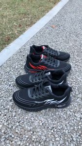 LucyShoes รองเท้าผ้าใบผู้ชาย รองเท้าวิ่งน้ำหนักเบาผู้ชาย รองเท้าลำลองตาข่ายอเนกประสงค์ รองเท้าผ้าใบผูกเชือกพื้นหนา