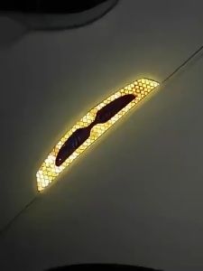 Stiker Reflektor Mobil Nyala Saat Malam Hari Dalam Gelap 6PCS