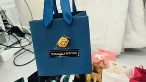 ถุง DIY+ ดอกไม้ ถุงกระดาษคราฟท์ สำหรับของขวัญ หูหิ้ว กระดาษด้านเท่า ชำร่วย คลิกที่พิมพ์เพื่อเลือกรายการติดต่อ