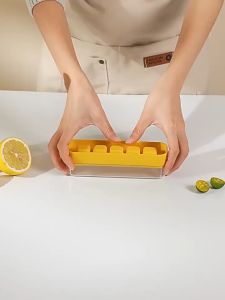 Khay đá dạng nhấn đáy sáng tạo có nắp dễ dàng lấy đá có thể xếp chồng lên nhau Akii Home NB101